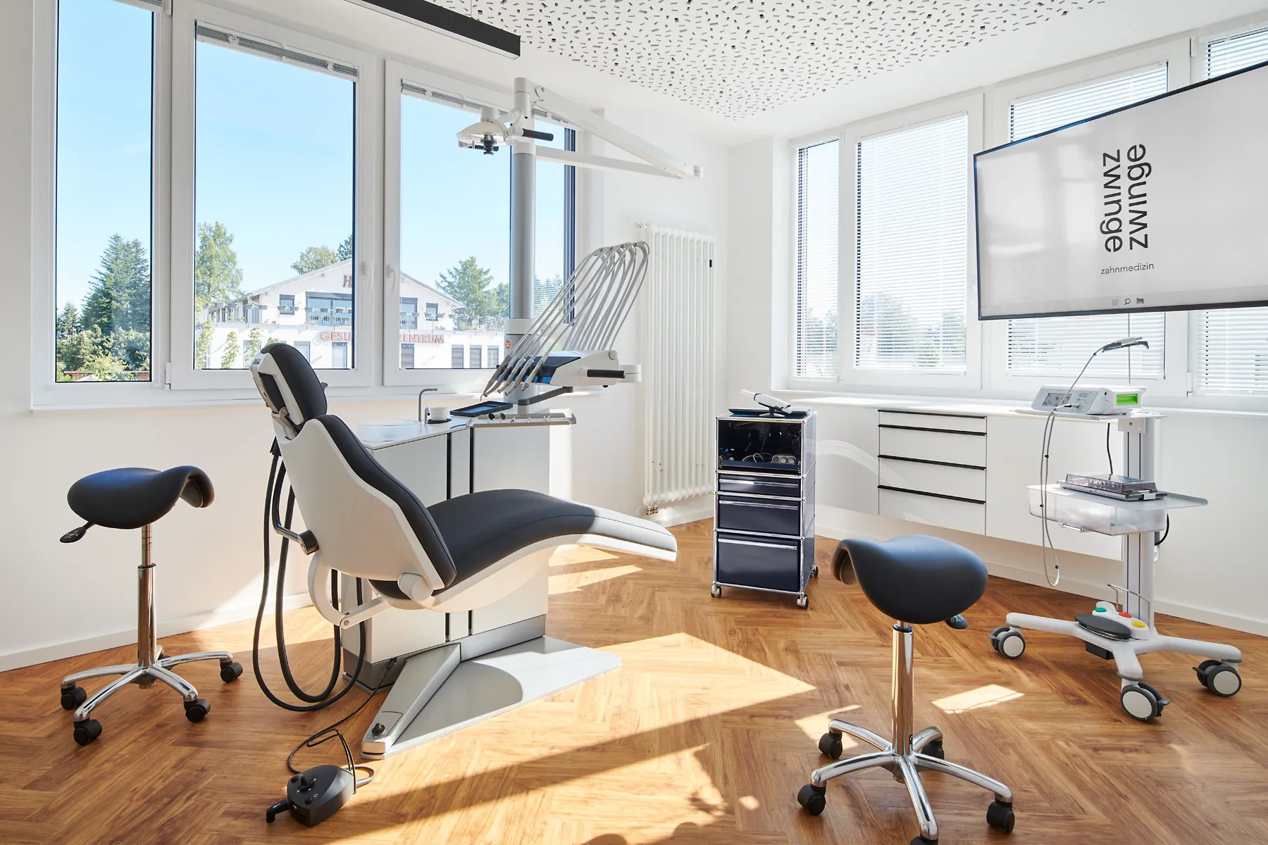 Prophylaxe-Studio mit ergonomischem Behandlungsstuhl