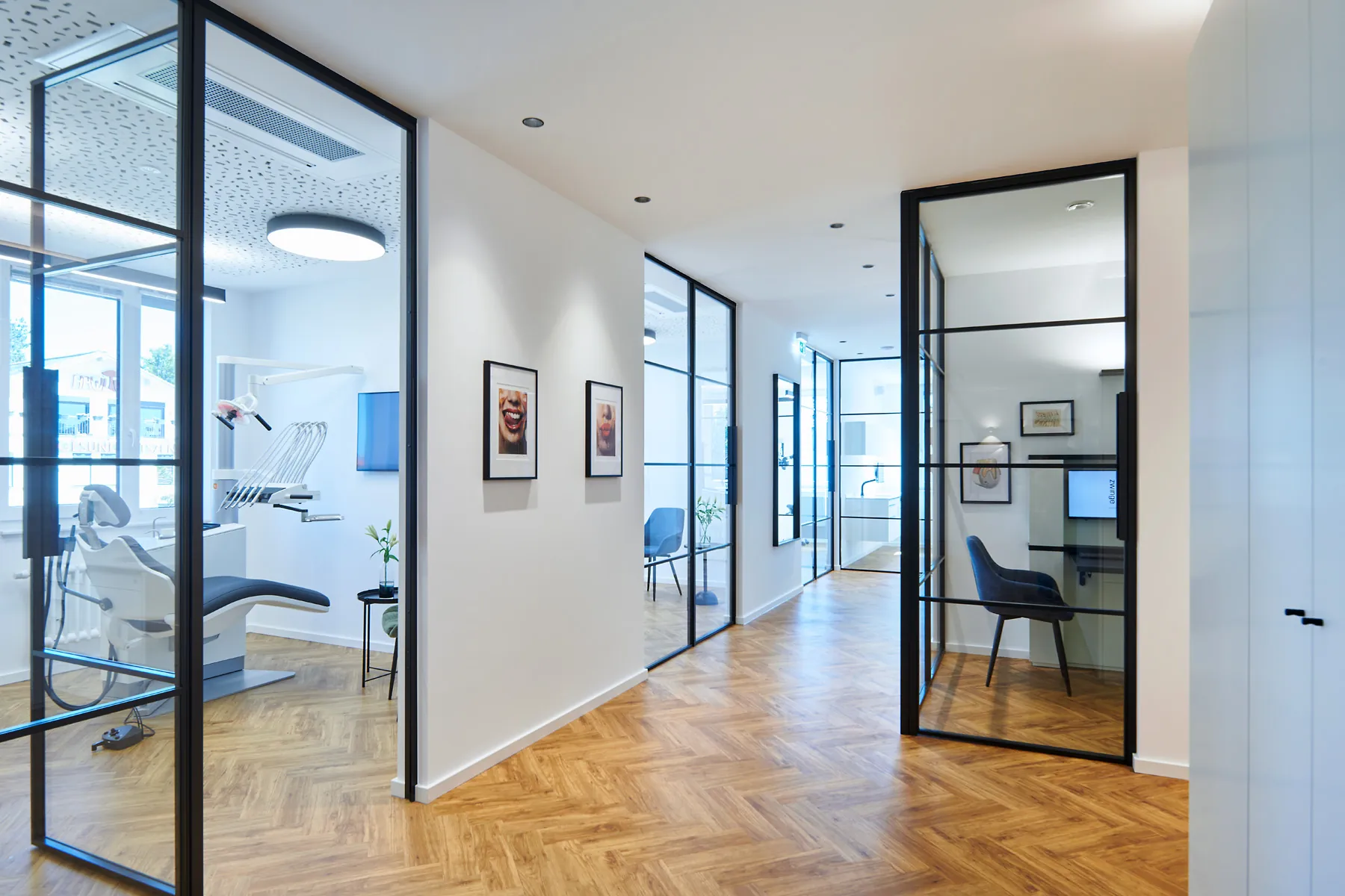 Empfangsbereich Zahnarztpraxis zwinge zwinge zahnmedizin – modernes Entrée